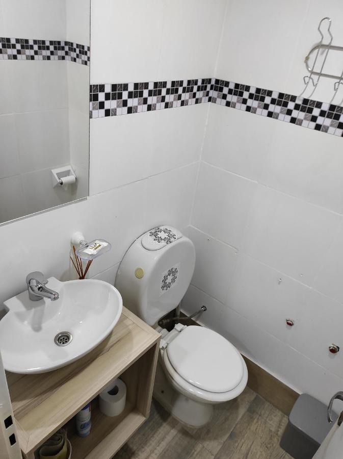 Ezeiza 1 Nuestro Lugar A 15 Minutos Del Aeropuerto Tranfer Opcional Desde Y Al Aeropuerto De Ezeiza Las 24 Horas Pet Friendly Exterior foto